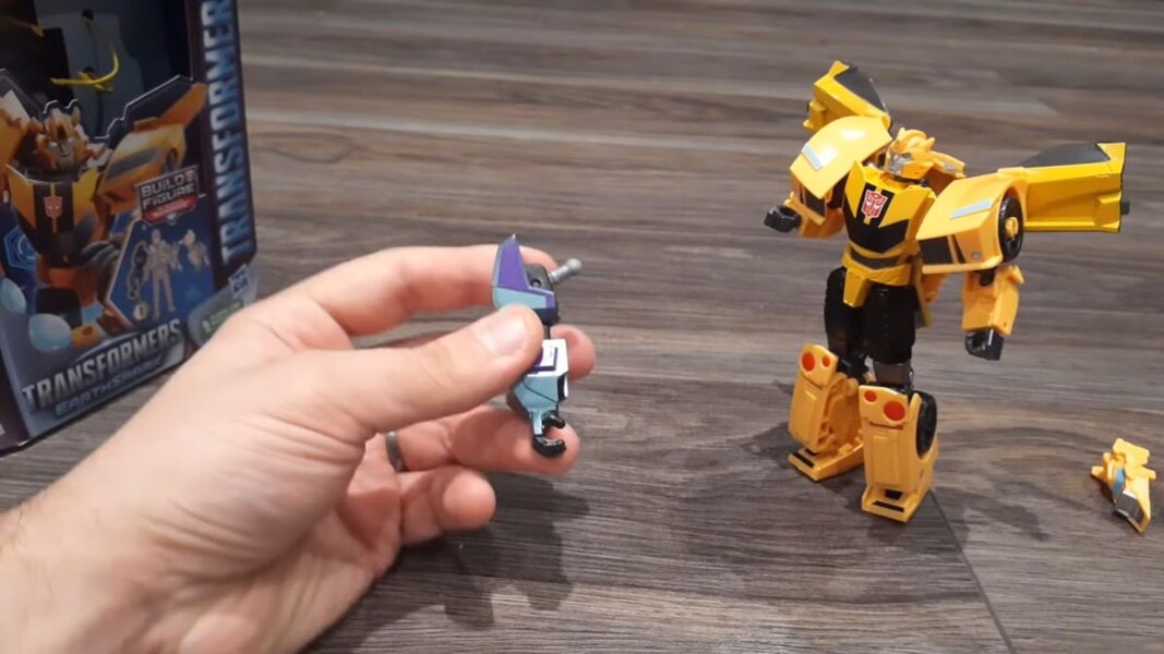 In Hand Image Of Transformers Earthspark Bumblebee Deluxe Class  (6 of 14)